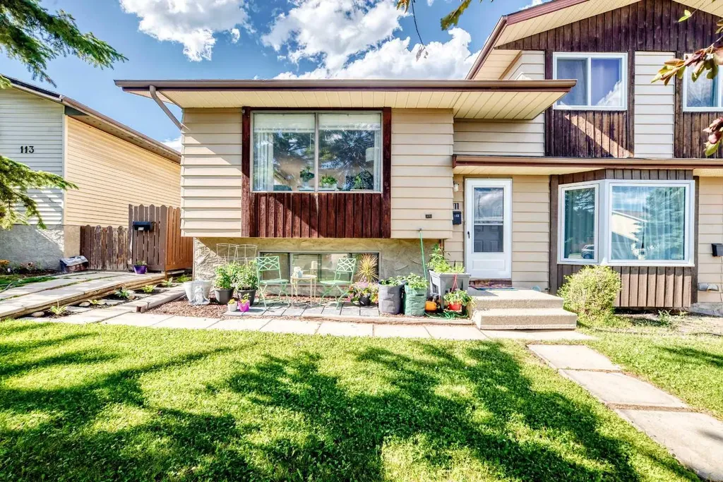 111 Bermondsey Way NW Calgary AB T3K1V5