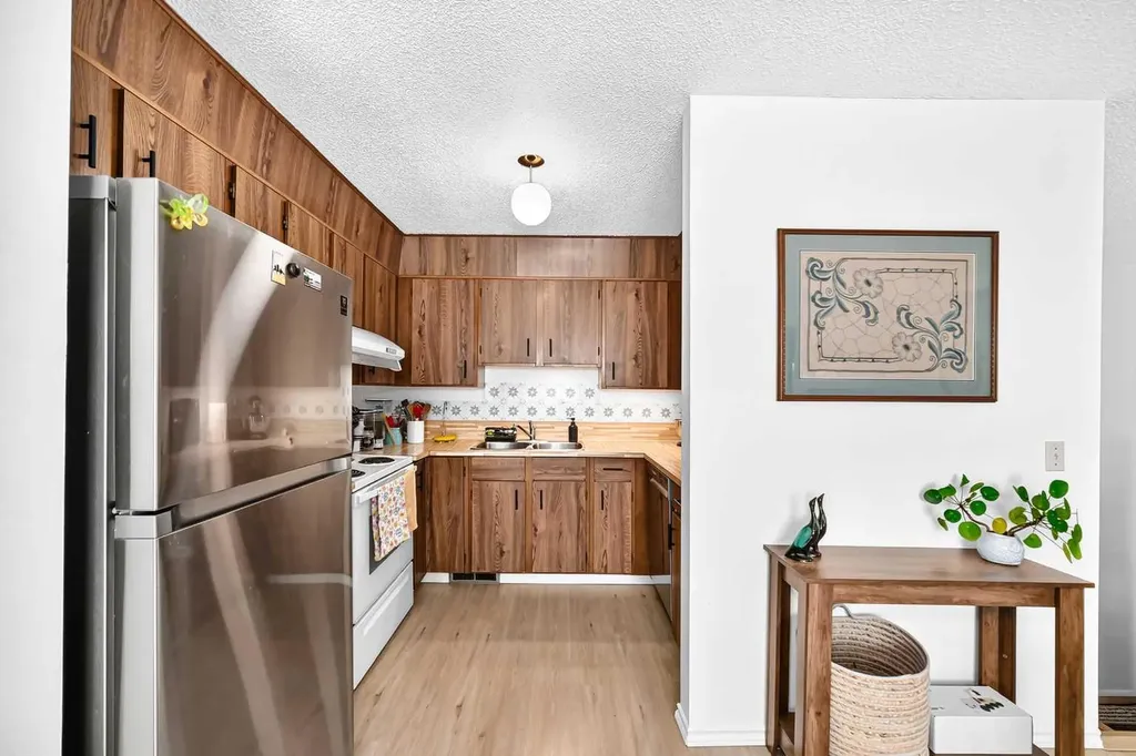 111 Bermondsey Way NW Calgary AB T3K1V5