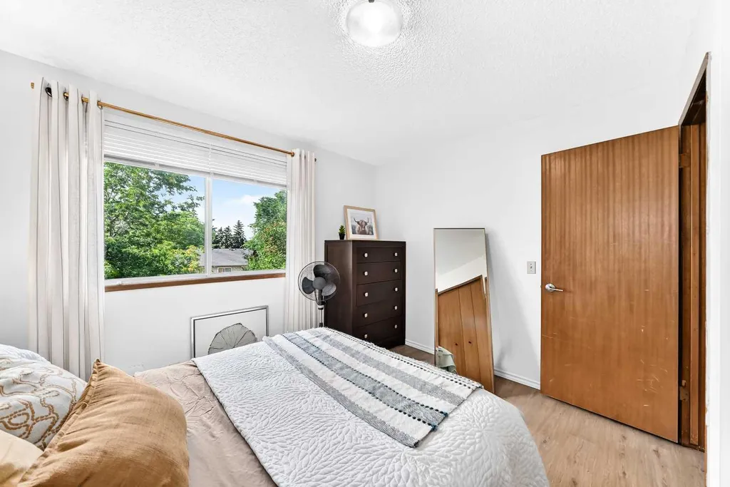 111 Bermondsey Way NW Calgary AB T3K1V5