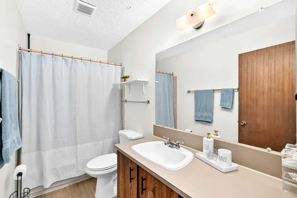 111 Bermondsey Way NW Calgary AB T3K1V5