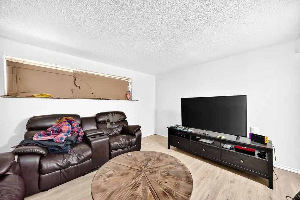 111 Bermondsey Way NW Calgary AB T3K1V5