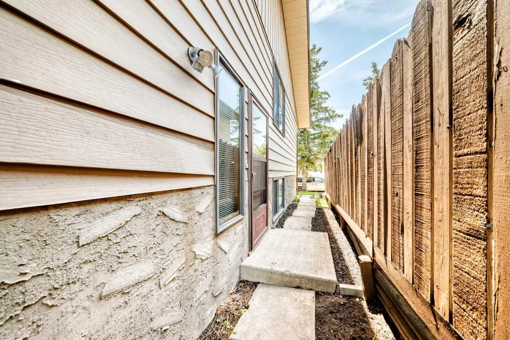 111 Bermondsey Way NW Calgary AB T3K1V5