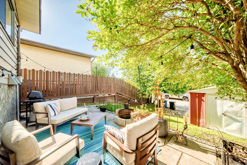 111 Bermondsey Way NW Calgary AB T3K1V5