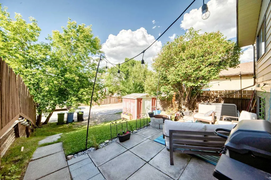 111 Bermondsey Way NW Calgary AB T3K1V5