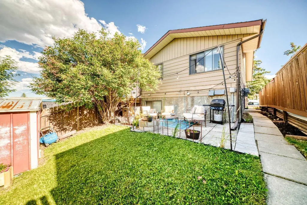111 Bermondsey Way NW Calgary AB T3K1V5