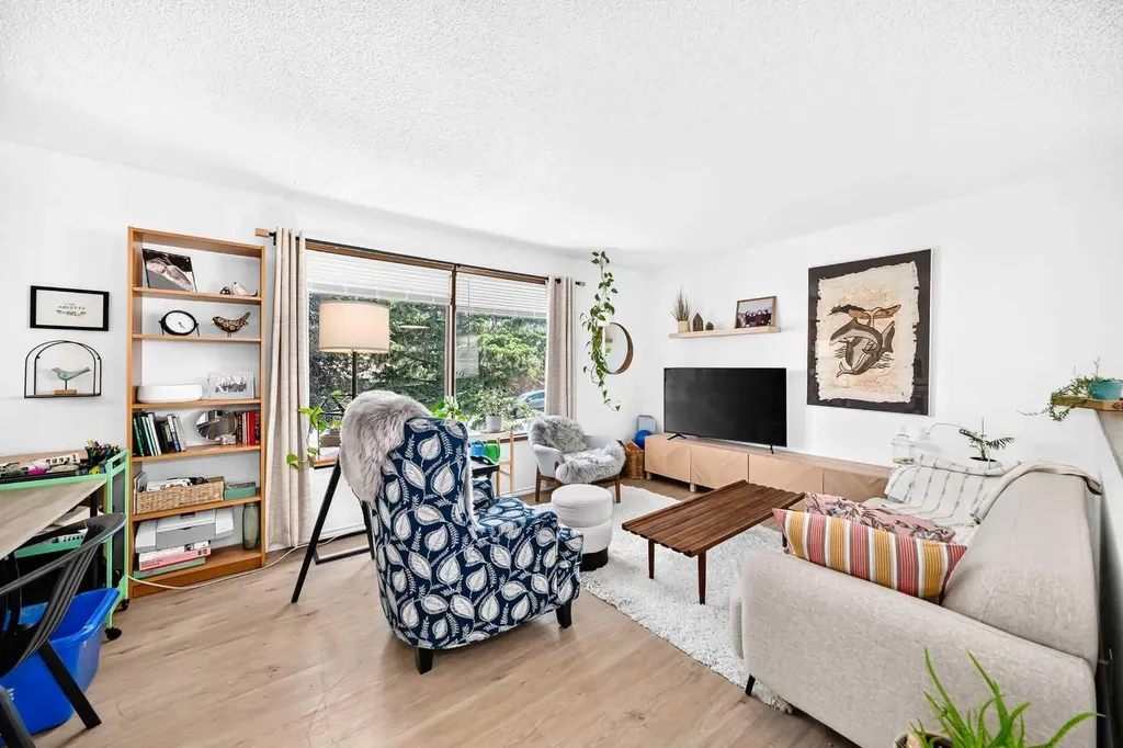 111 Bermondsey Way NW Calgary AB T3K1V5