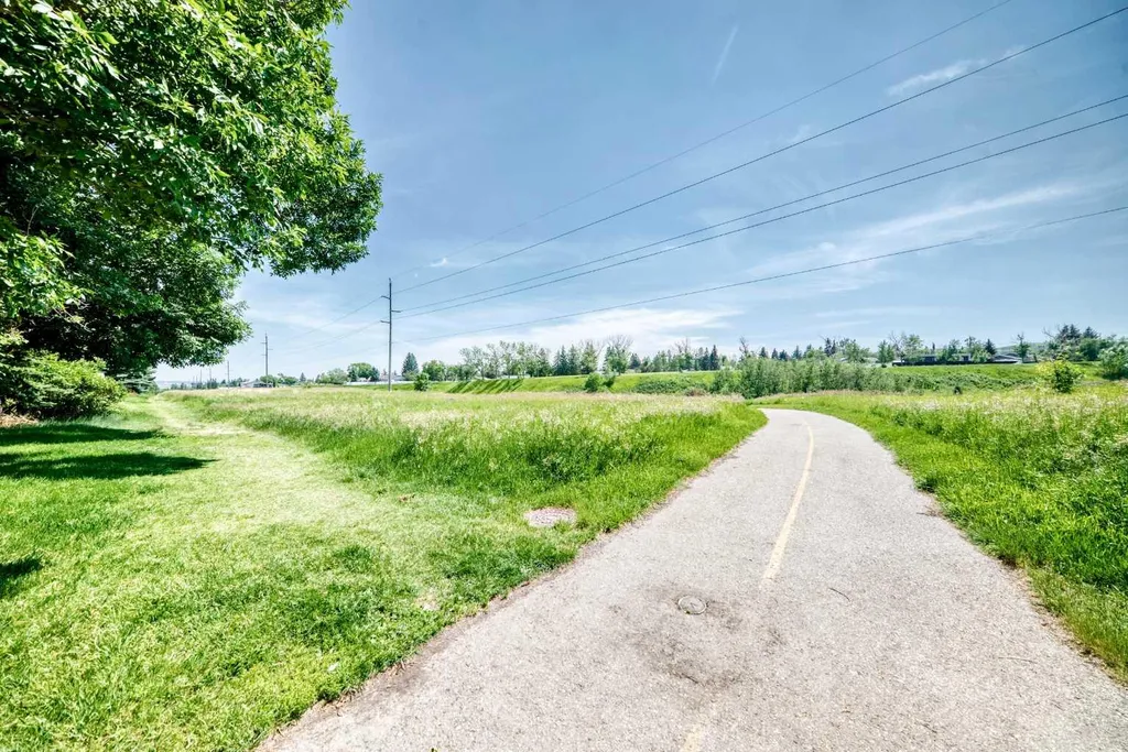 111 Bermondsey Way NW Calgary AB T3K1V5