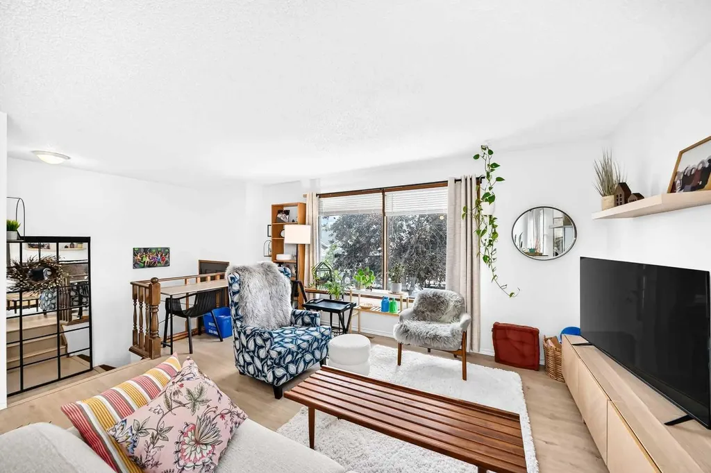 111 Bermondsey Way NW Calgary AB T3K1V5