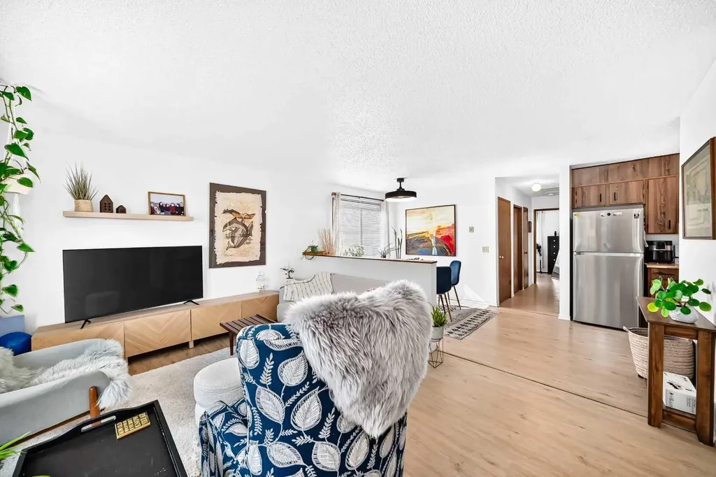 111 Bermondsey Way NW Calgary AB T3K1V5