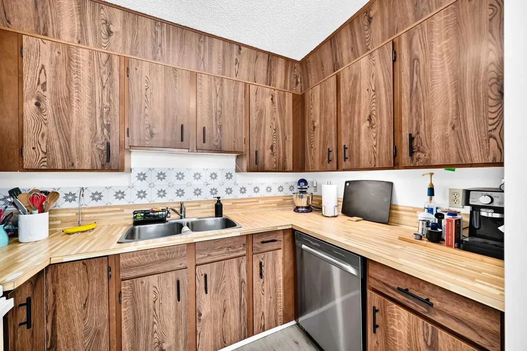111 Bermondsey Way NW Calgary AB T3K1V5