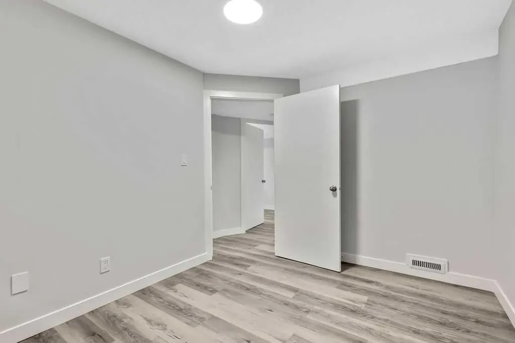 5 Templemont Road NE Calgary AB T1Y 5A2
