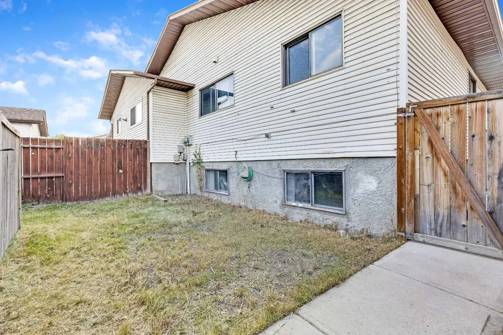 5 Templemont Road NE Calgary AB T1Y 5A2