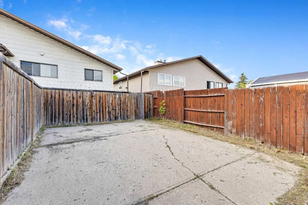 5 Templemont Road NE Calgary AB T1Y 5A2