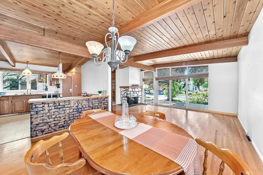 1460 Northmount Drive NW Calgary AB T2L 0G6
