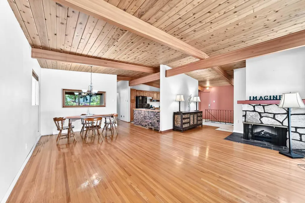 1460 Northmount Drive NW Calgary AB T2L 0G6