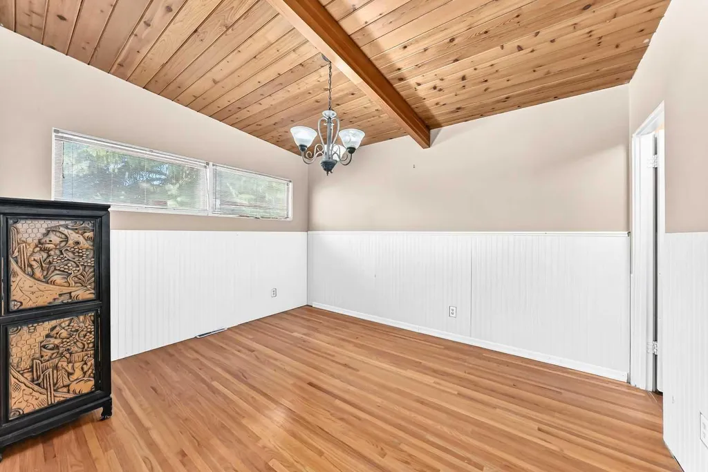 1460 Northmount Drive NW Calgary AB T2L 0G6