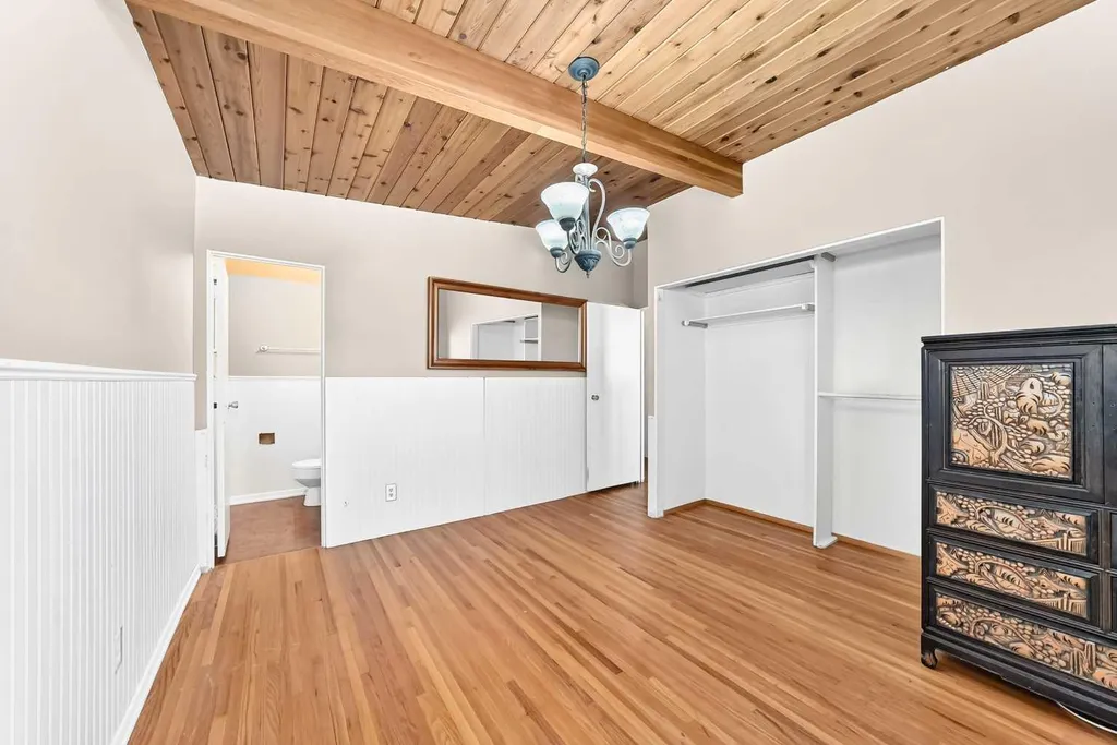 1460 Northmount Drive NW Calgary AB T2L 0G6