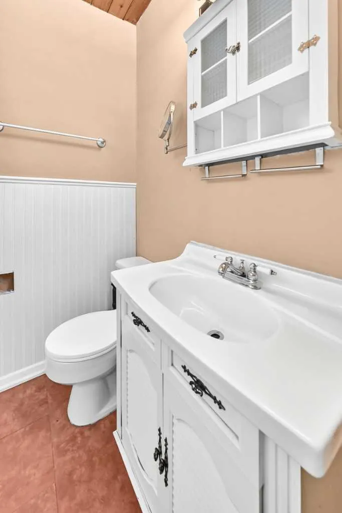 1460 Northmount Drive NW Calgary AB T2L 0G6
