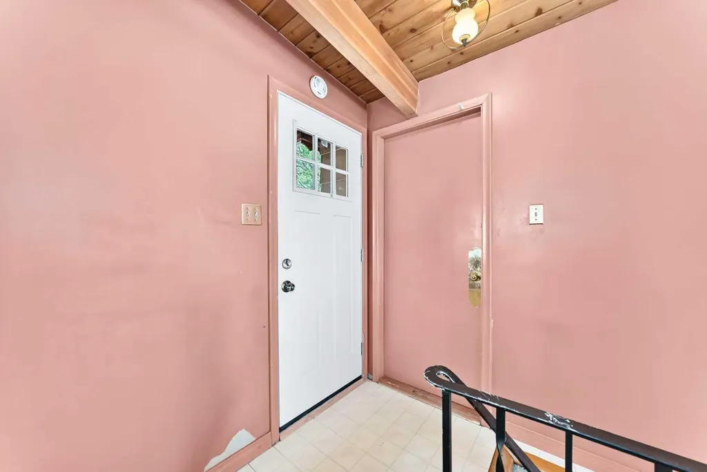1460 Northmount Drive NW Calgary AB T2L 0G6