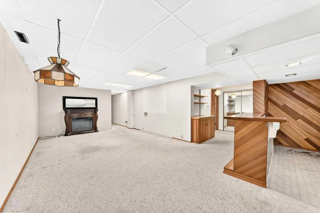 1460 Northmount Drive NW Calgary AB T2L 0G6