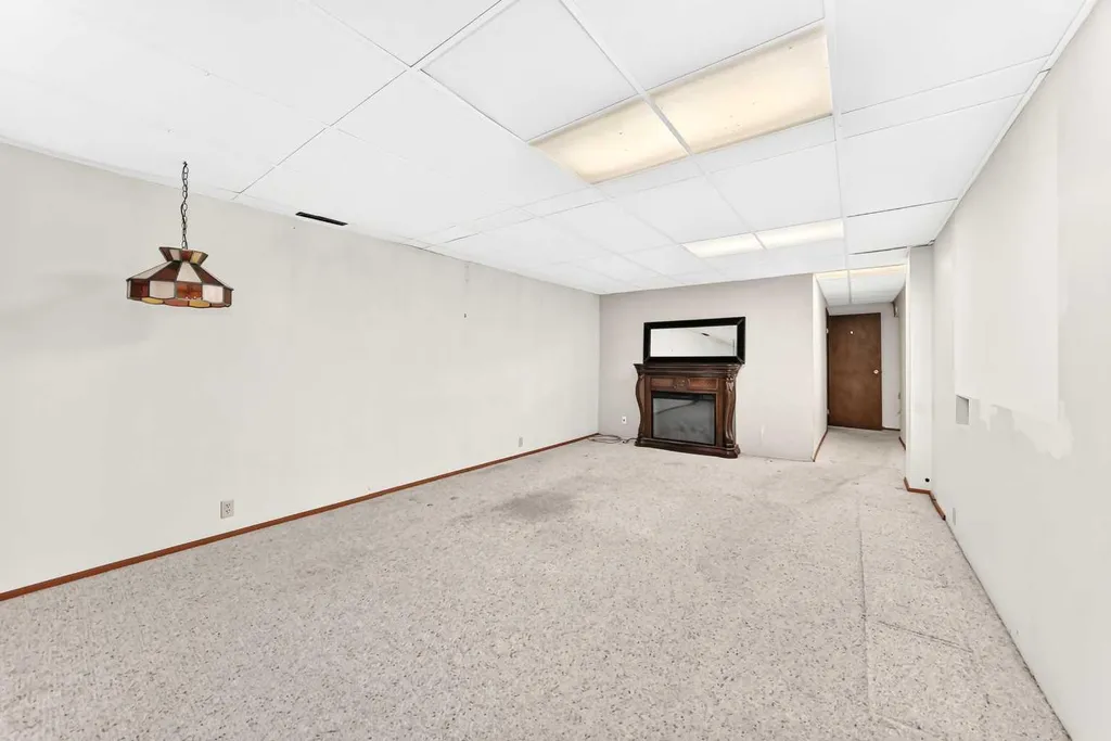 1460 Northmount Drive NW Calgary AB T2L 0G6