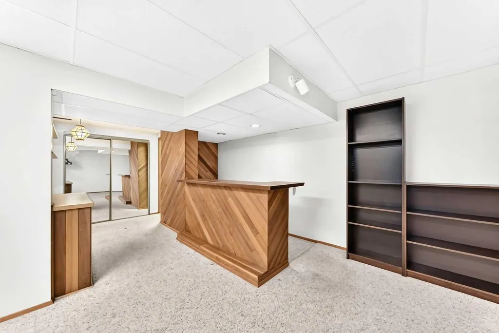 1460 Northmount Drive NW Calgary AB T2L 0G6