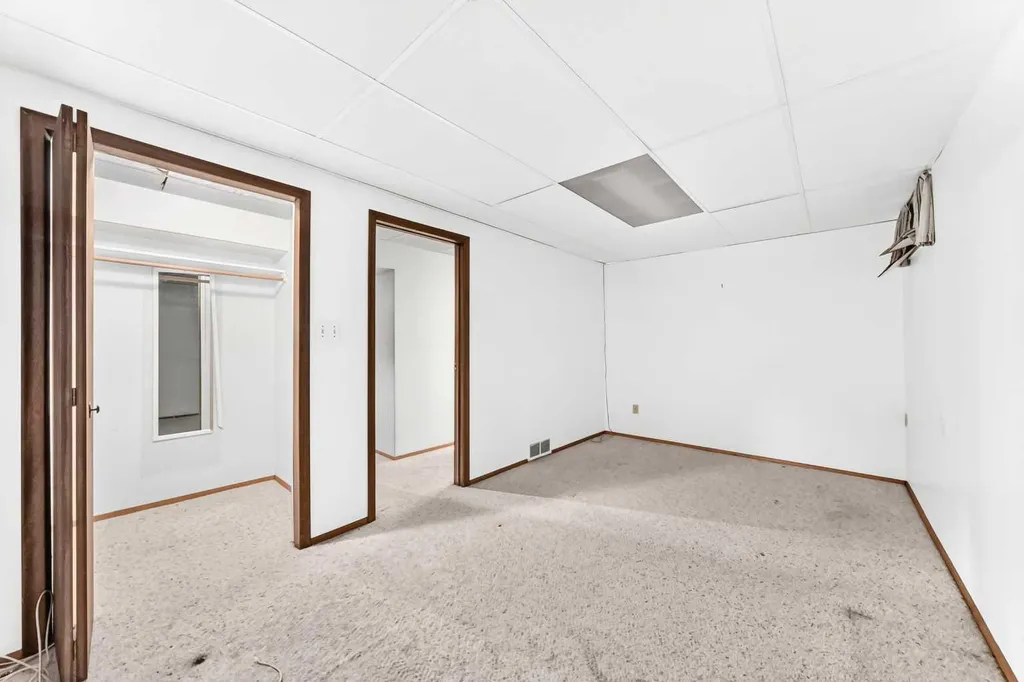 1460 Northmount Drive NW Calgary AB T2L 0G6