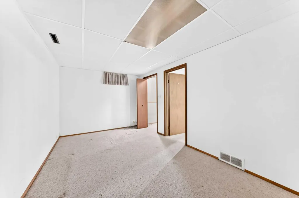 1460 Northmount Drive NW Calgary AB T2L 0G6