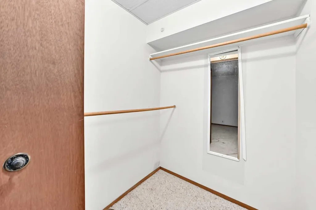 1460 Northmount Drive NW Calgary AB T2L 0G6