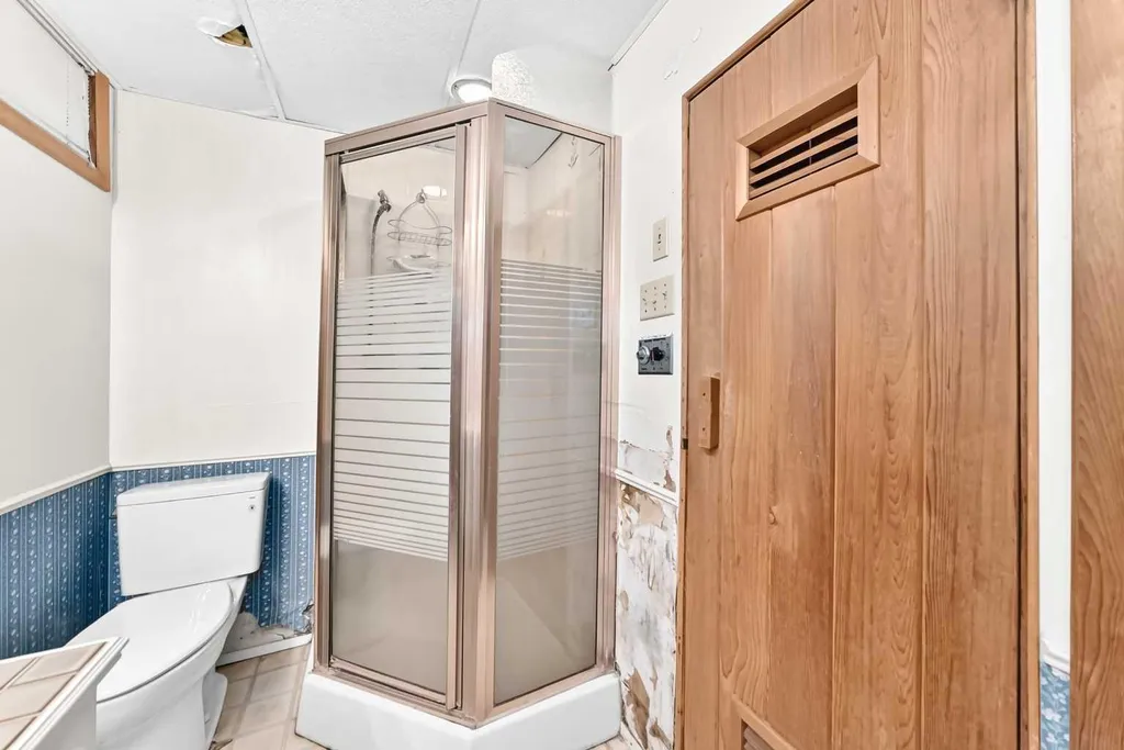 1460 Northmount Drive NW Calgary AB T2L 0G6