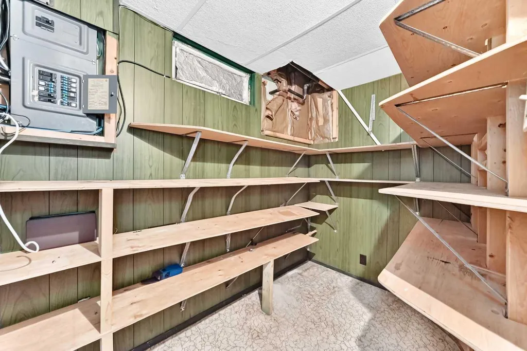 1460 Northmount Drive NW Calgary AB T2L 0G6