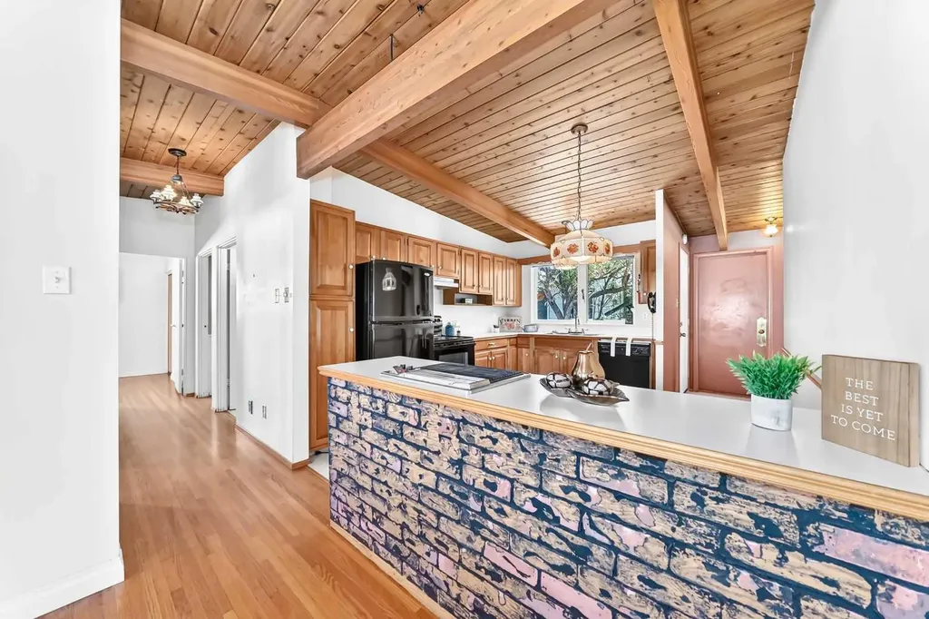 1460 Northmount Drive NW Calgary AB T2L 0G6