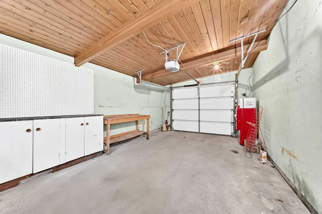 1460 Northmount Drive NW Calgary AB T2L 0G6