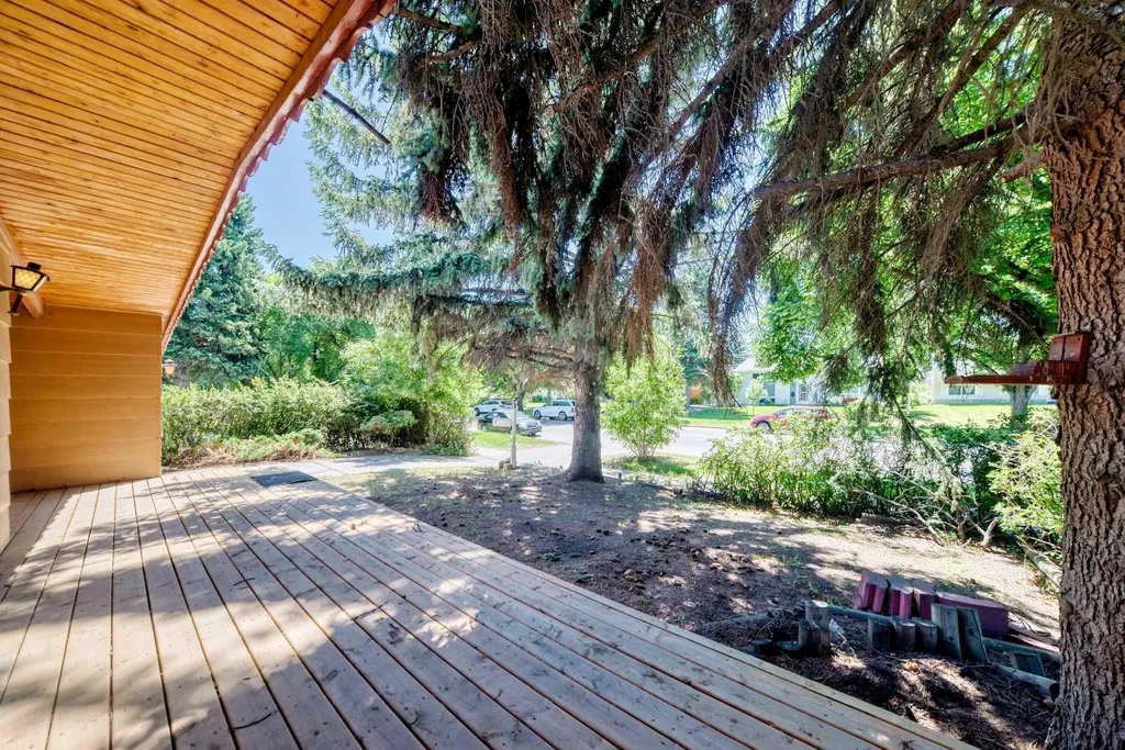 1460 Northmount Drive NW Calgary AB T2L 0G6