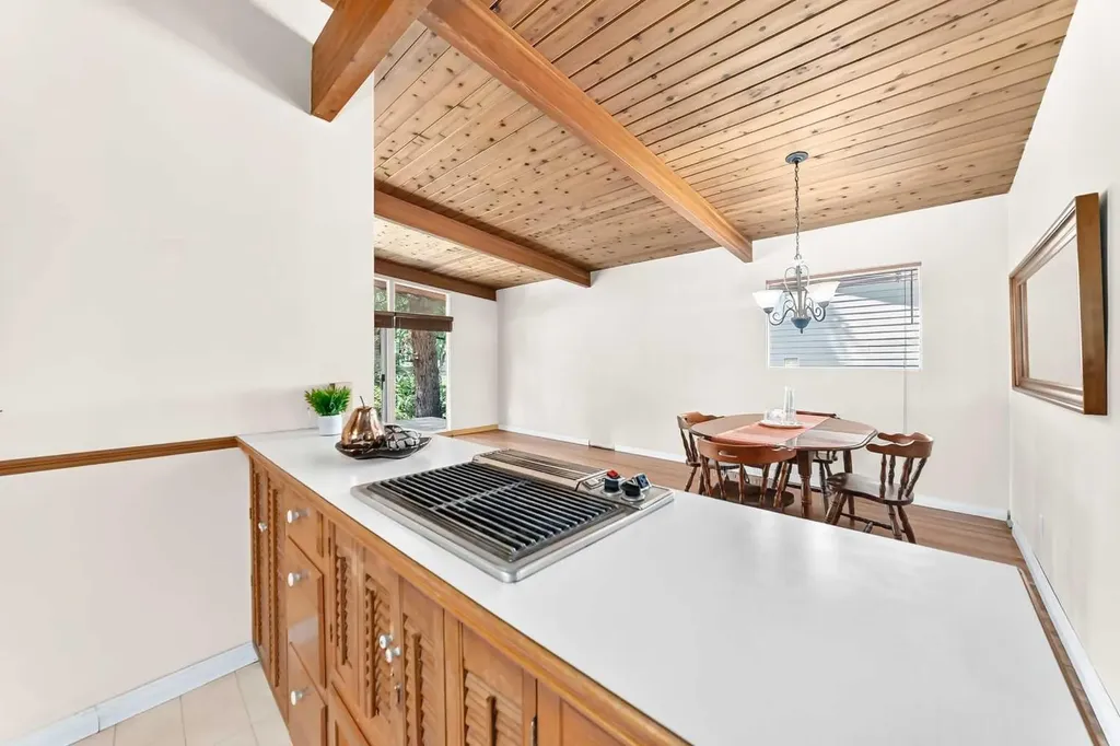 1460 Northmount Drive NW Calgary AB T2L 0G6