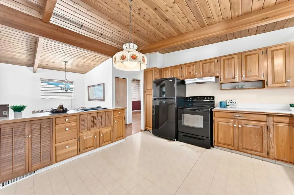 1460 Northmount Drive NW Calgary AB T2L 0G6