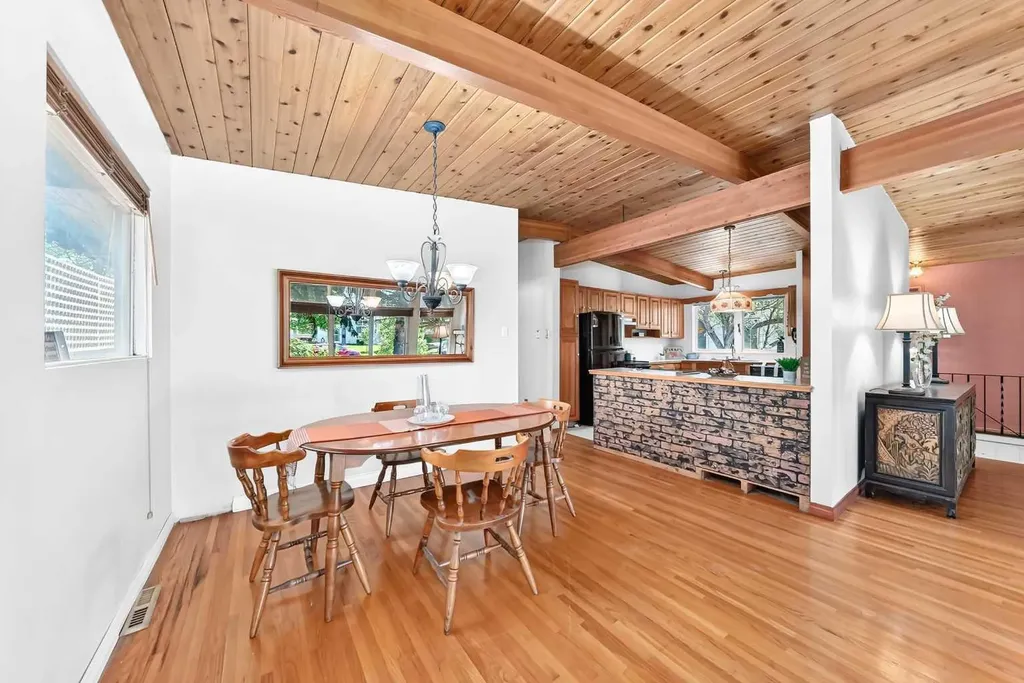 1460 Northmount Drive NW Calgary AB T2L 0G6