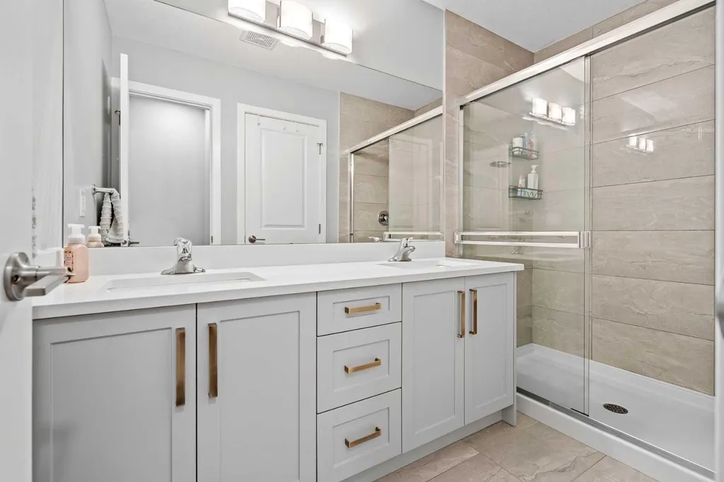3304 2 Street NE Calgary AB T2E 3H3