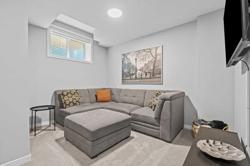 3304 2 Street NE Calgary AB T2E 3H3