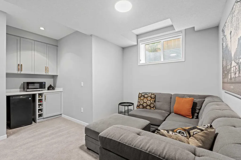 3304 2 Street NE Calgary AB T2E 3H3