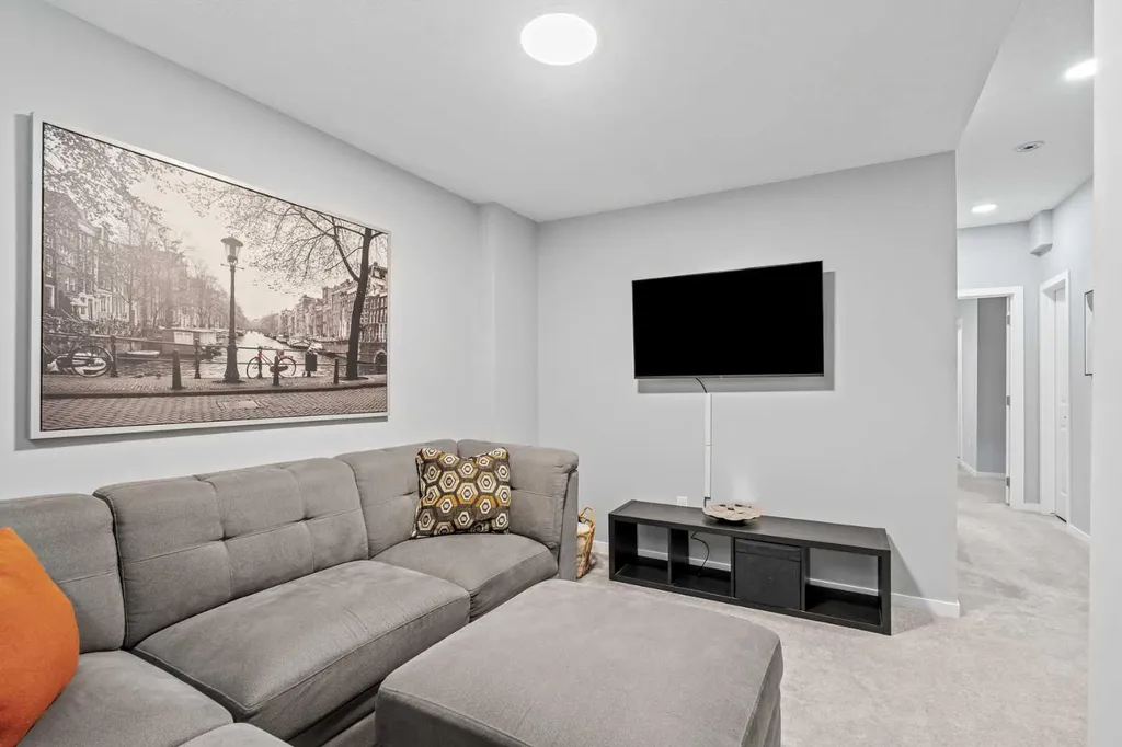 3304 2 Street NE Calgary AB T2E 3H3