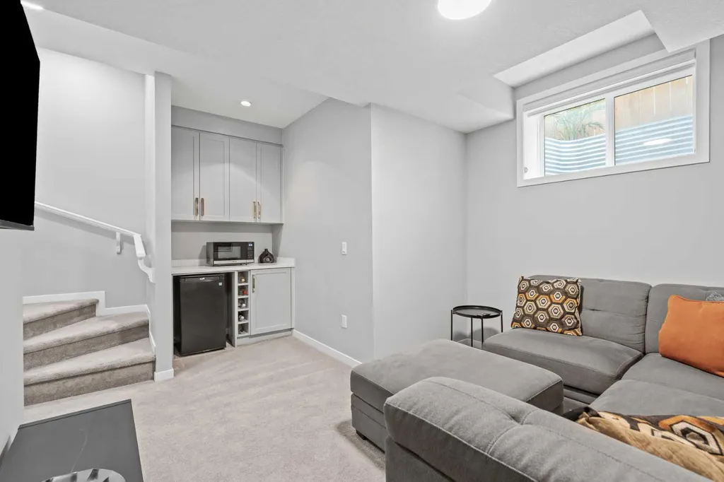 3304 2 Street NE Calgary AB T2E 3H3