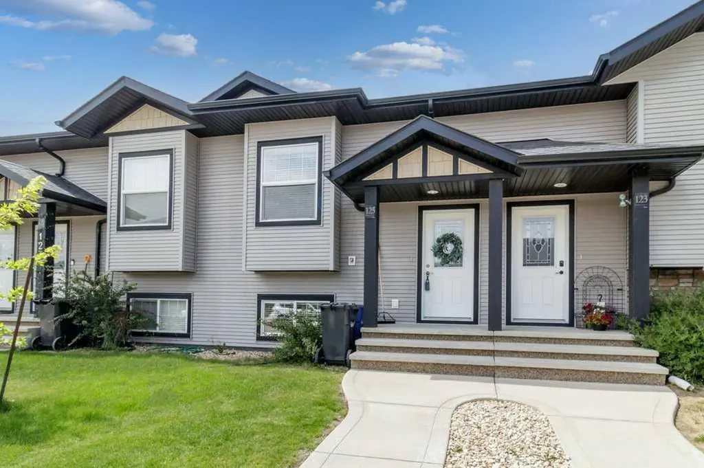 125 Henderson Crescent Penhold AB T0M1R0