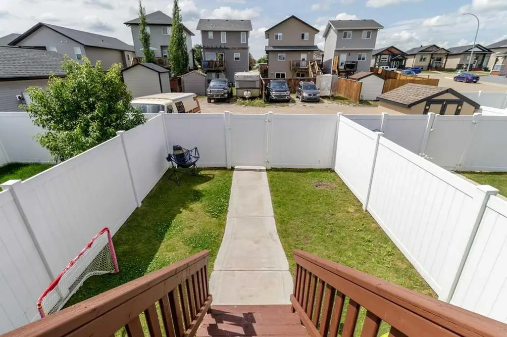 125 Henderson Crescent Penhold AB T0M1R0