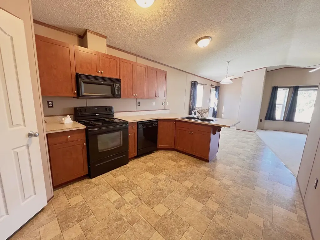 8701 90 Street Grande Prairie AB T8X 1V6