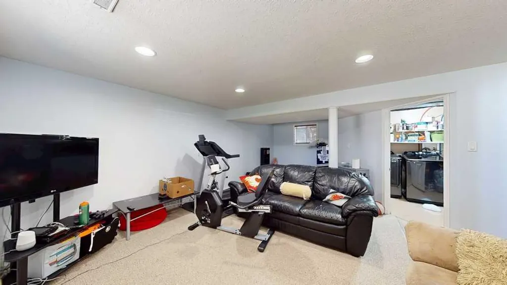 2195 Southview Drive SE Medicine Hat AB T1B1R4