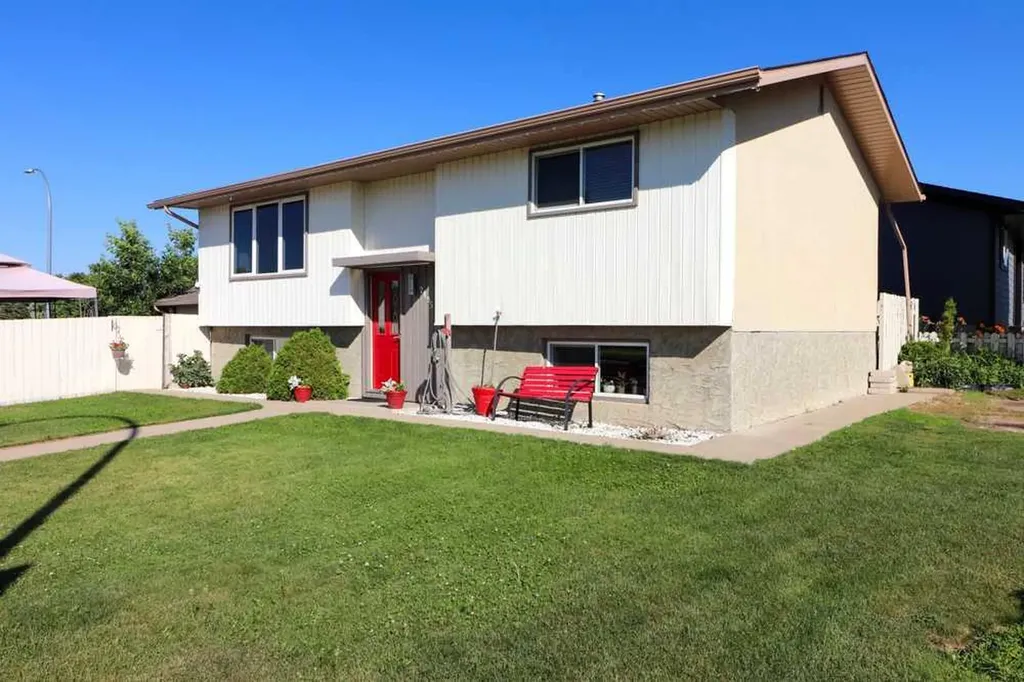 2195 Southview Drive SE Medicine Hat AB T1B1R4