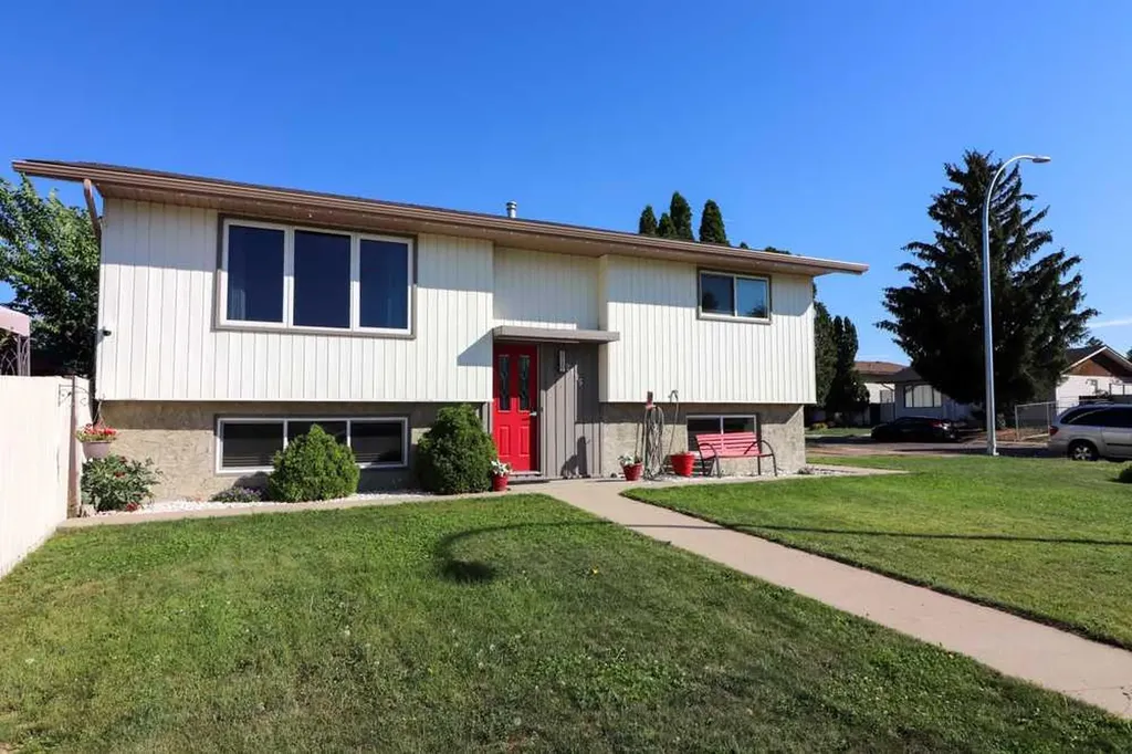 2195 Southview Drive SE Medicine Hat AB T1B1R4