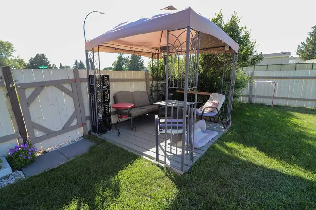 2195 Southview Drive SE Medicine Hat AB T1B1R4