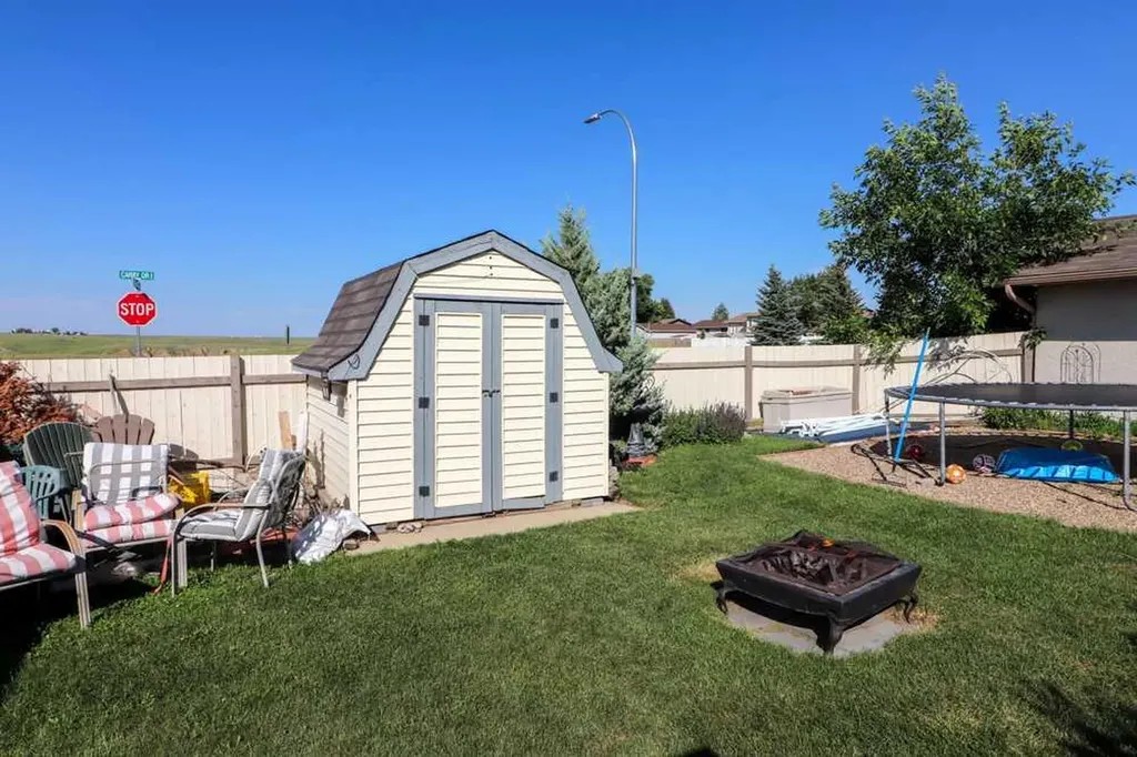 2195 Southview Drive SE Medicine Hat AB T1B1R4